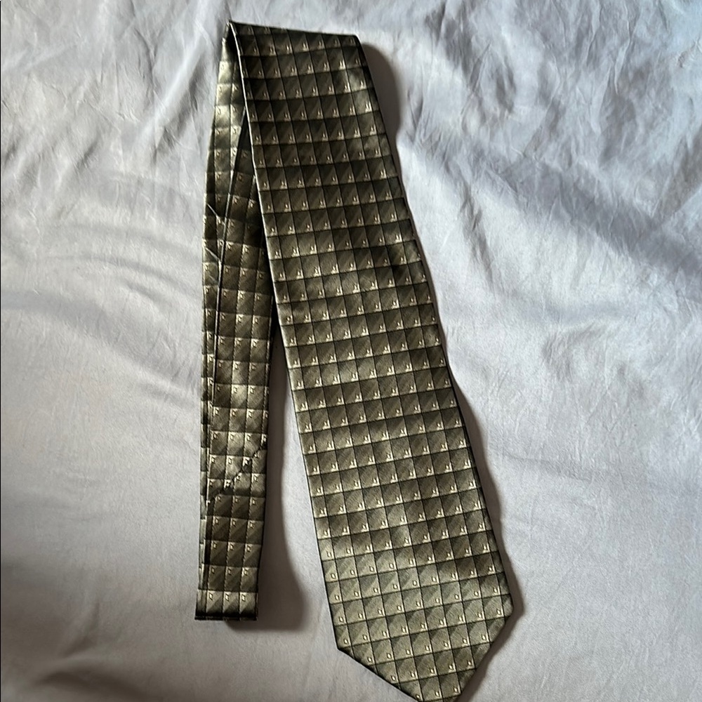 IV Front Silver Geometric Pattern Silk Tie